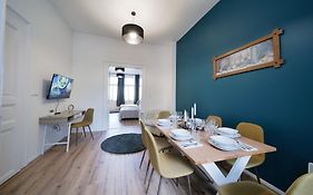 Majestic Square View Residence